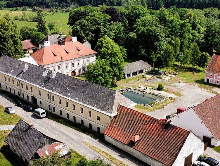 Mlázovy (zámek), Kolinec, Czechia, Czech Republic (Czechia)